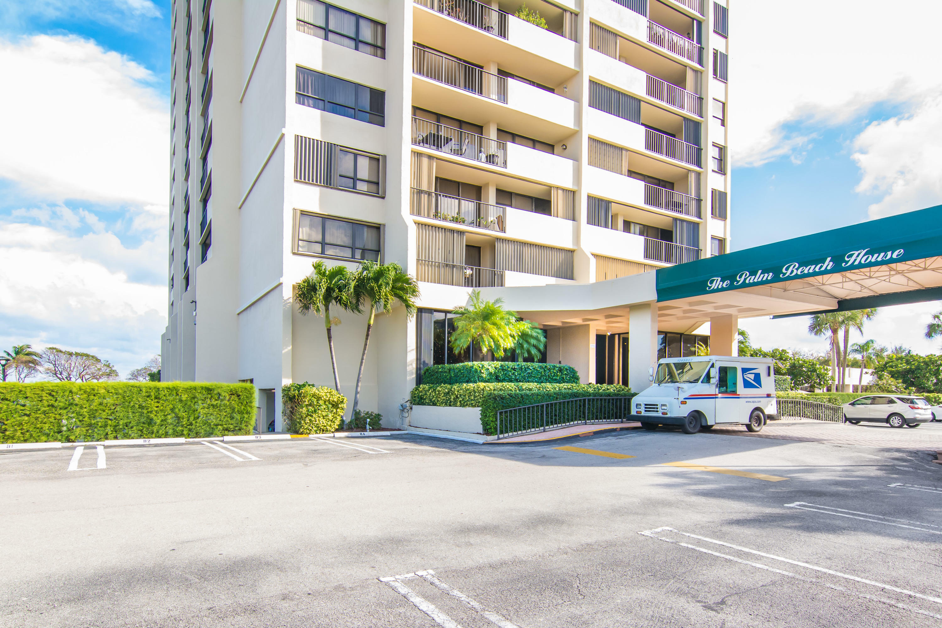 Property Photo: 5600 N Flagler Drive 1404 FL 33407