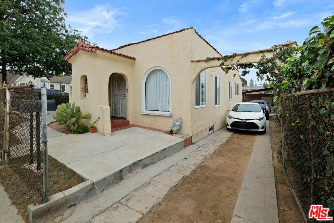 Property Photo:  640  S Eastman Ave  CA 90023 