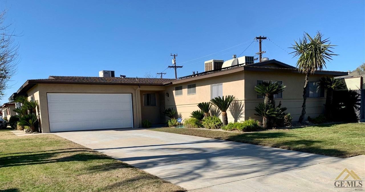 Property Photo:  900 Mammoth Avenue  CA 93308 