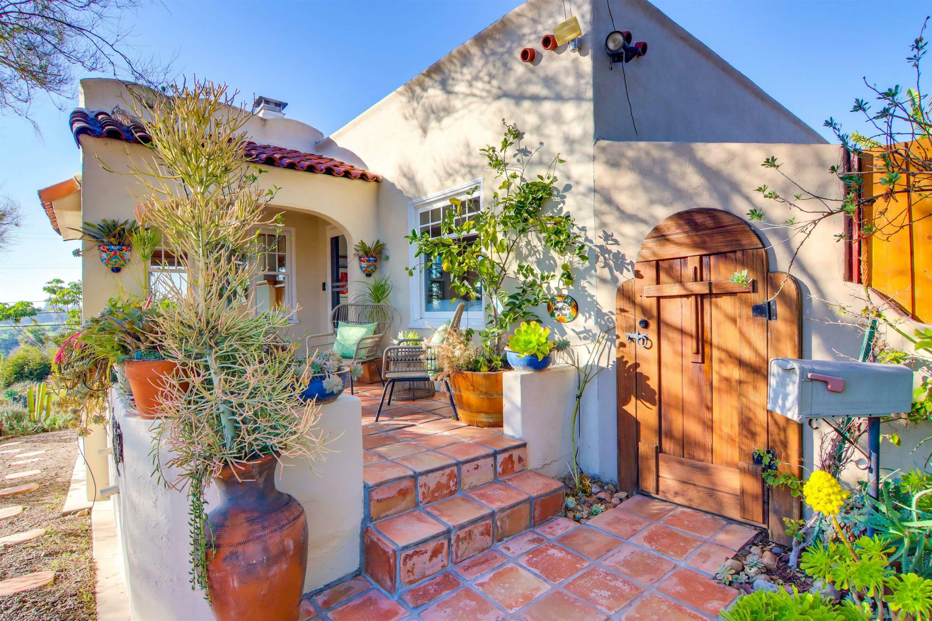 Property Photo:  2902 Juniper Street  CA 92104 