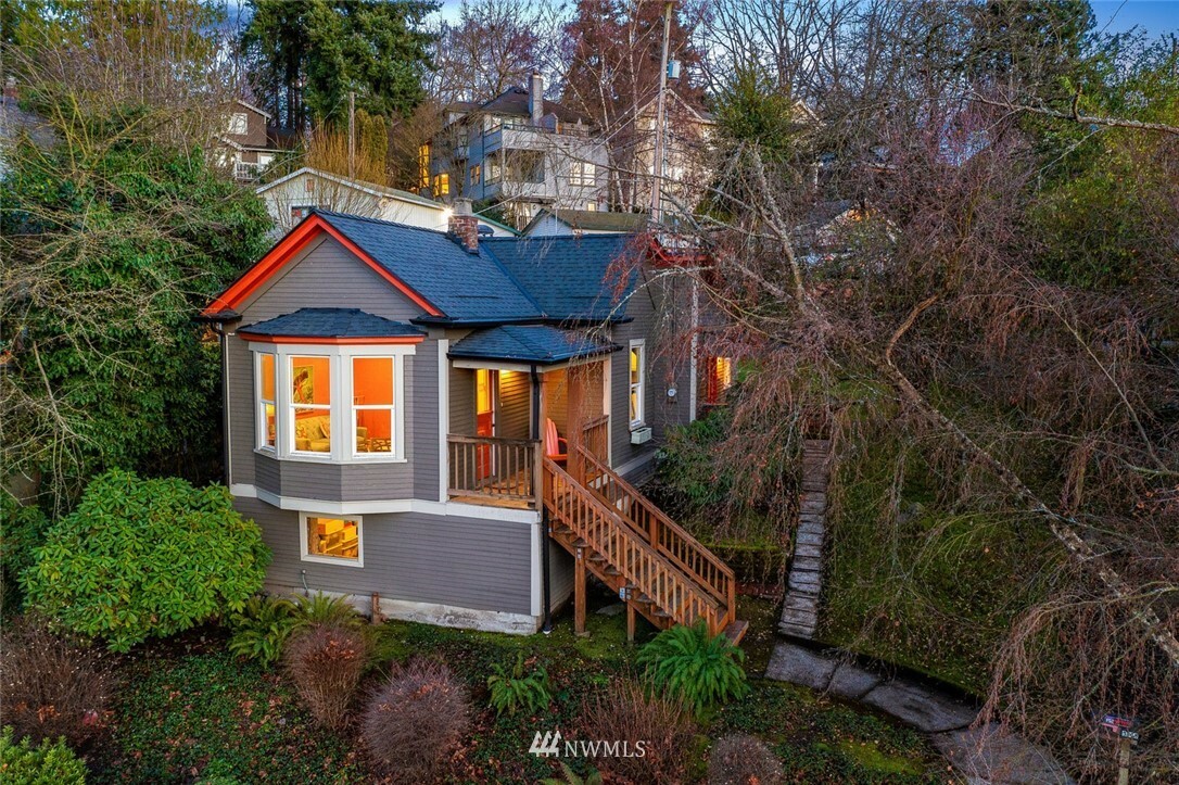 Property Photo:  3209 E Madison Street  WA 98112 