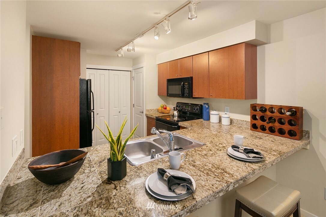 Property Photo:  11229 NE 128th Street H304  WA 98034 