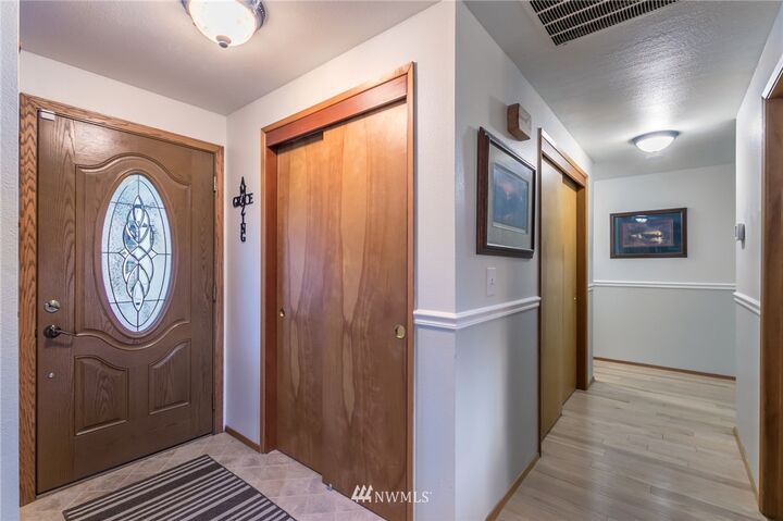 3 bed Puyallup home for sale 11220 148th Street E, Puyallup, WA 98374