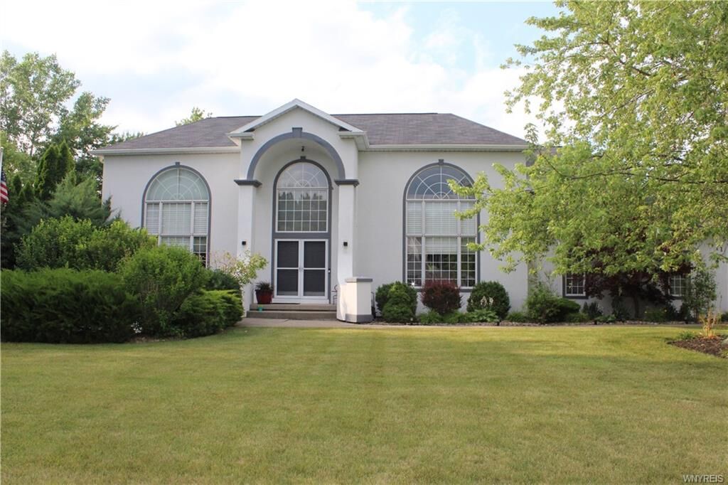Property Photo:  11 Hemlock Drive  NY 14072 