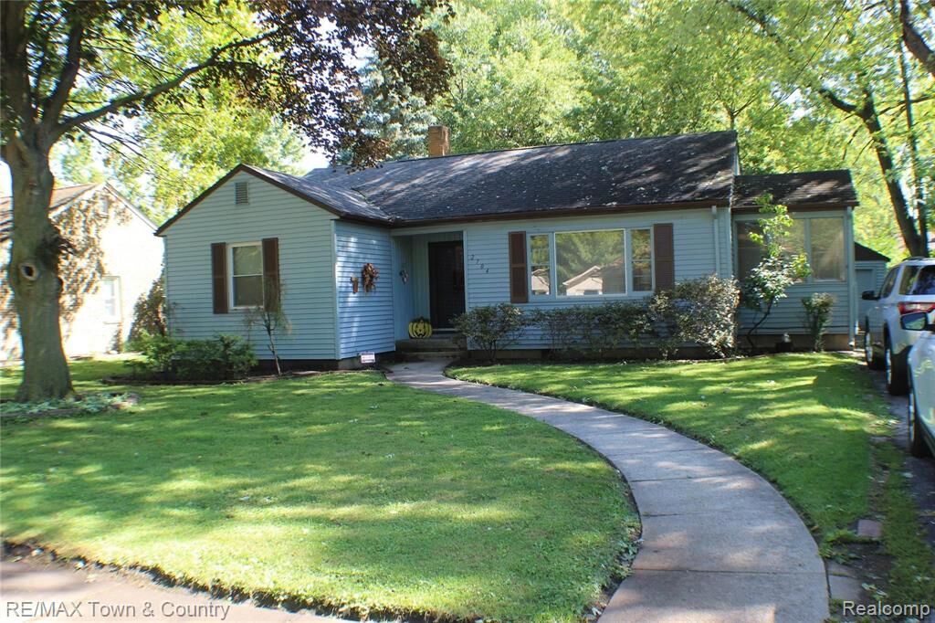 Property Photo:  2704 Benjamin Street  MI 48602 5773 