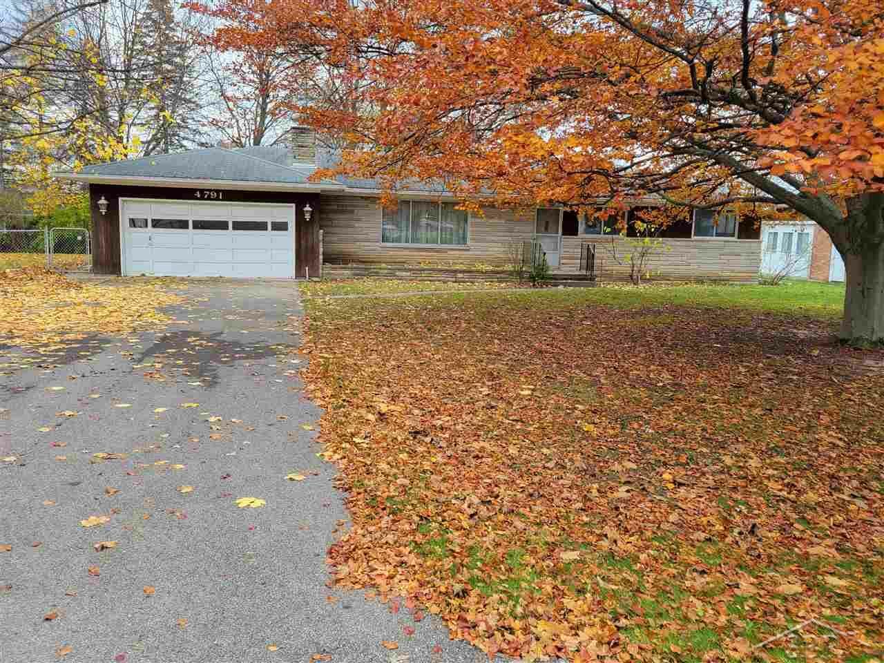 Property Photo:  4791 Brook Dr  MI 48638 