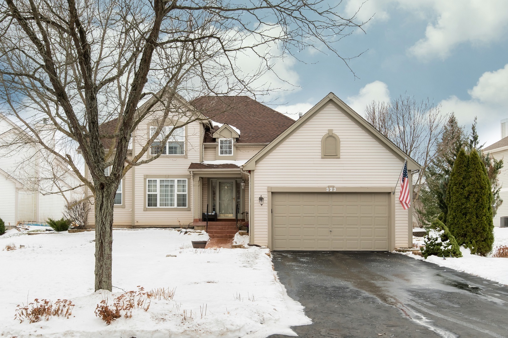 Property Photo:  323 Garrison Circle  IL 60010 