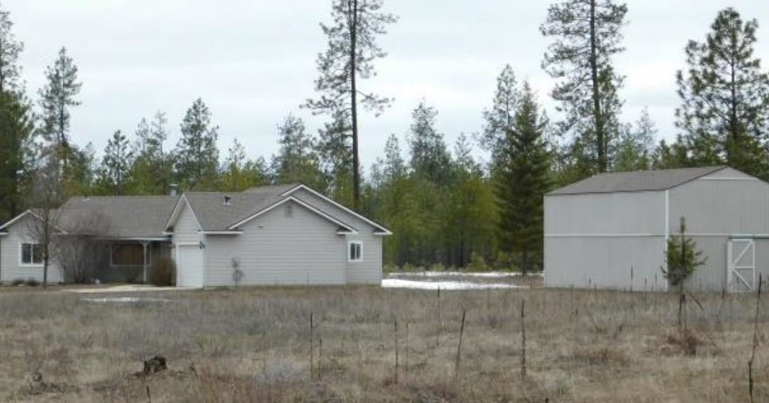 Property Photo:  40909 N Newport Hwy  WA 99009 