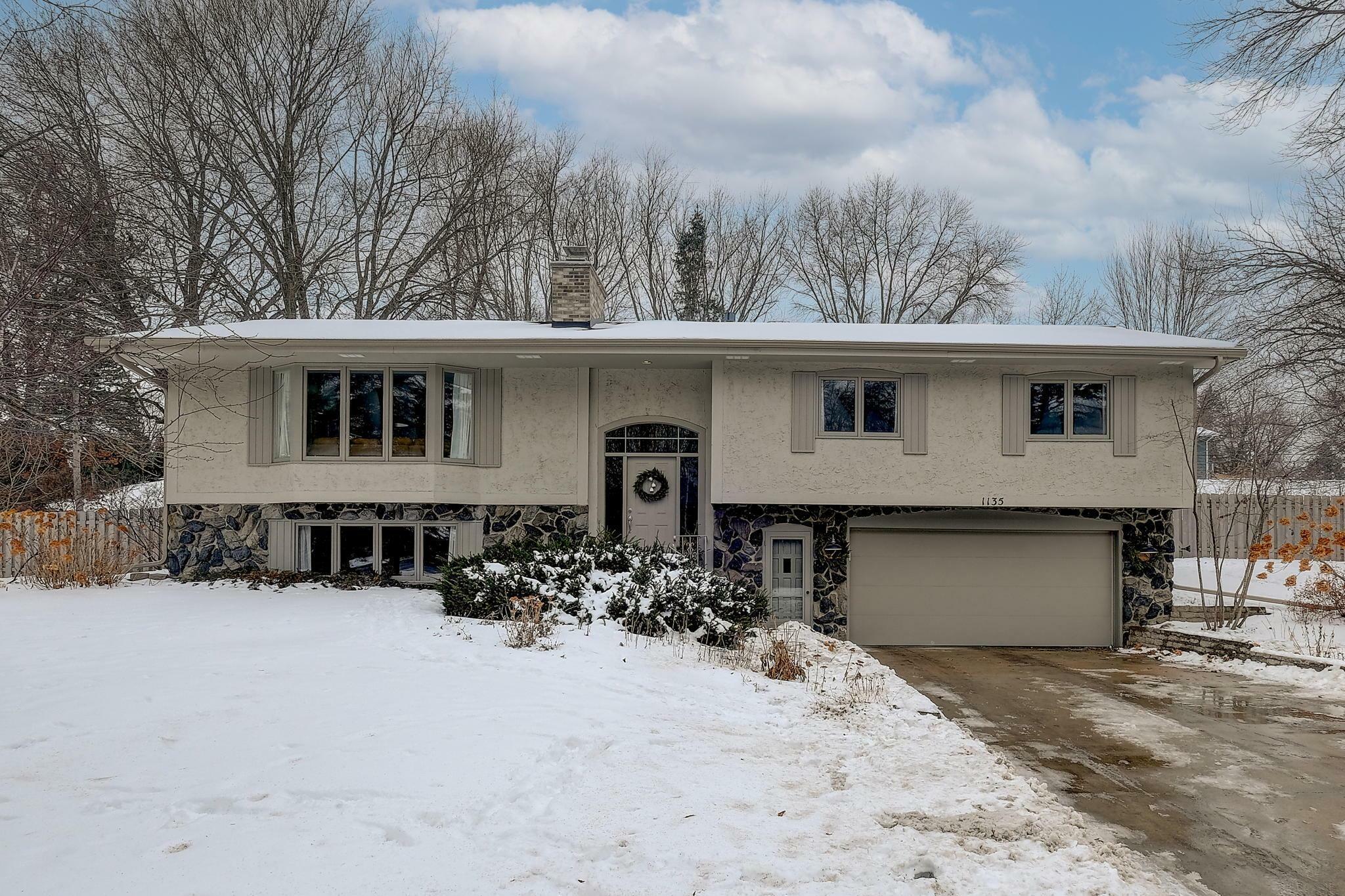 Property Photo: 1135 Urbandale Lane N MN 55447