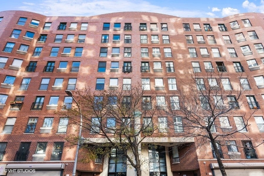 Property Photo: 711 W Gordon Terrace 803 IL 60613