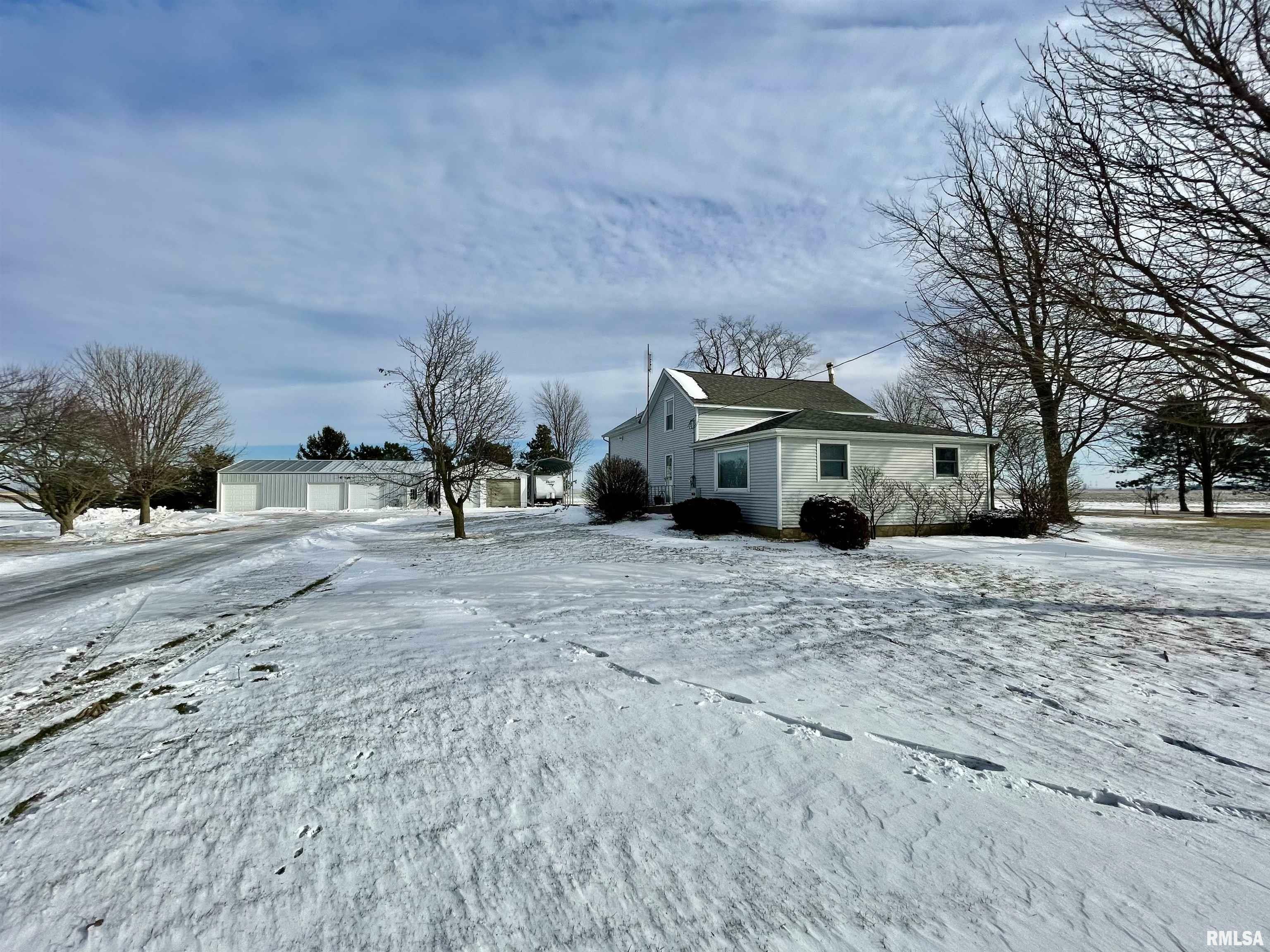 Property Photo:  1786 County Road 2300 E  IL 61516 