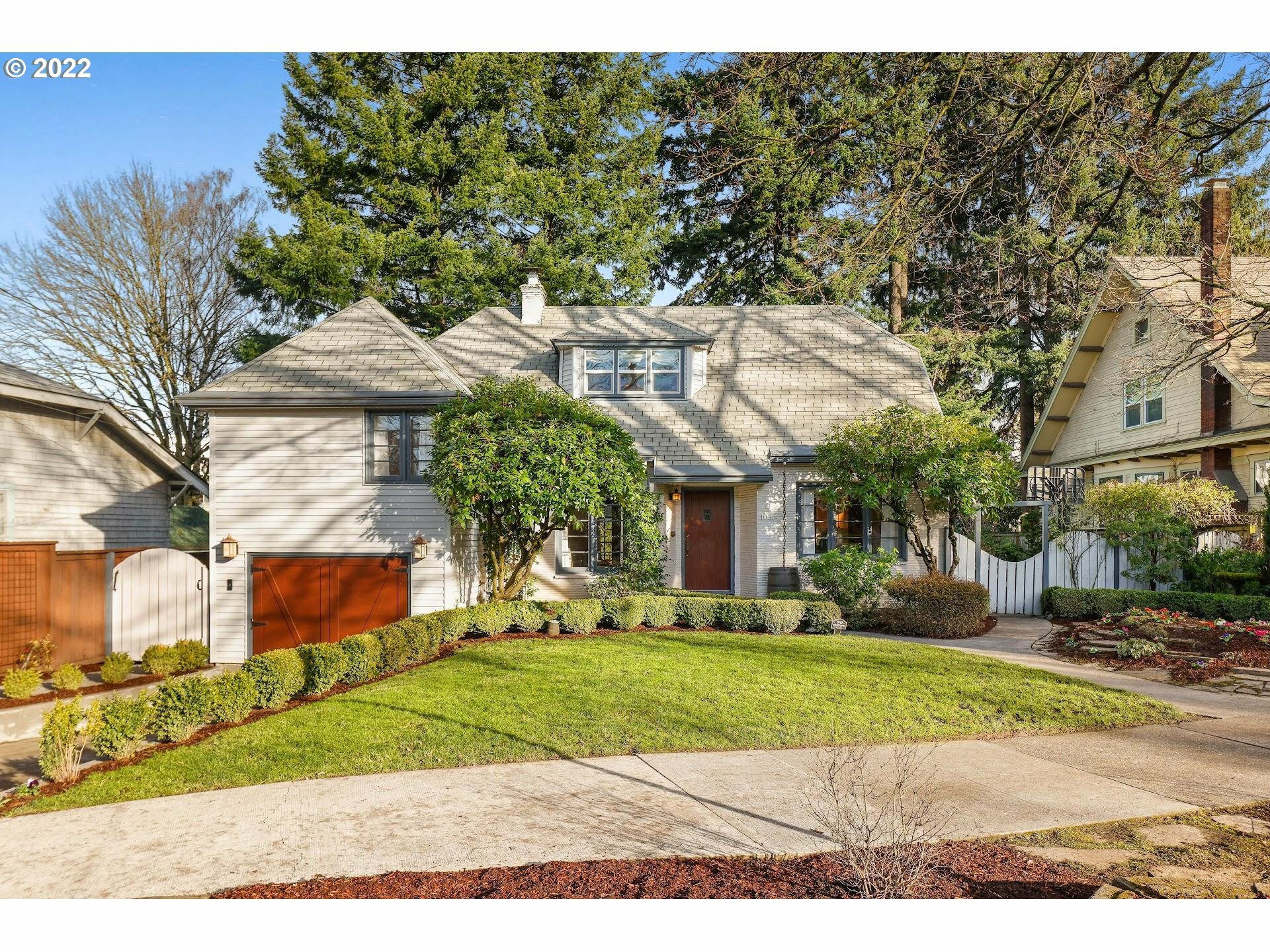 Property Photo: 1140 NE 42nd Ave OR 97213