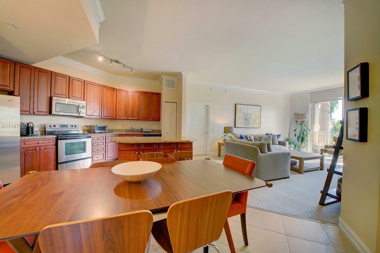 Property Photo: 3001 NE 185th St 333 FL 33180