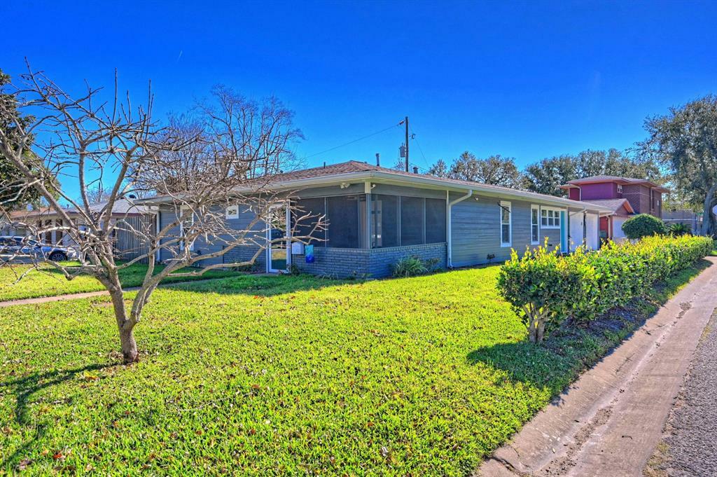 Property Photo:  127 Albacore Avenue  TX 77550 