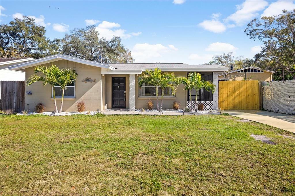Property Photo: 6493 29th Way N FL 33702