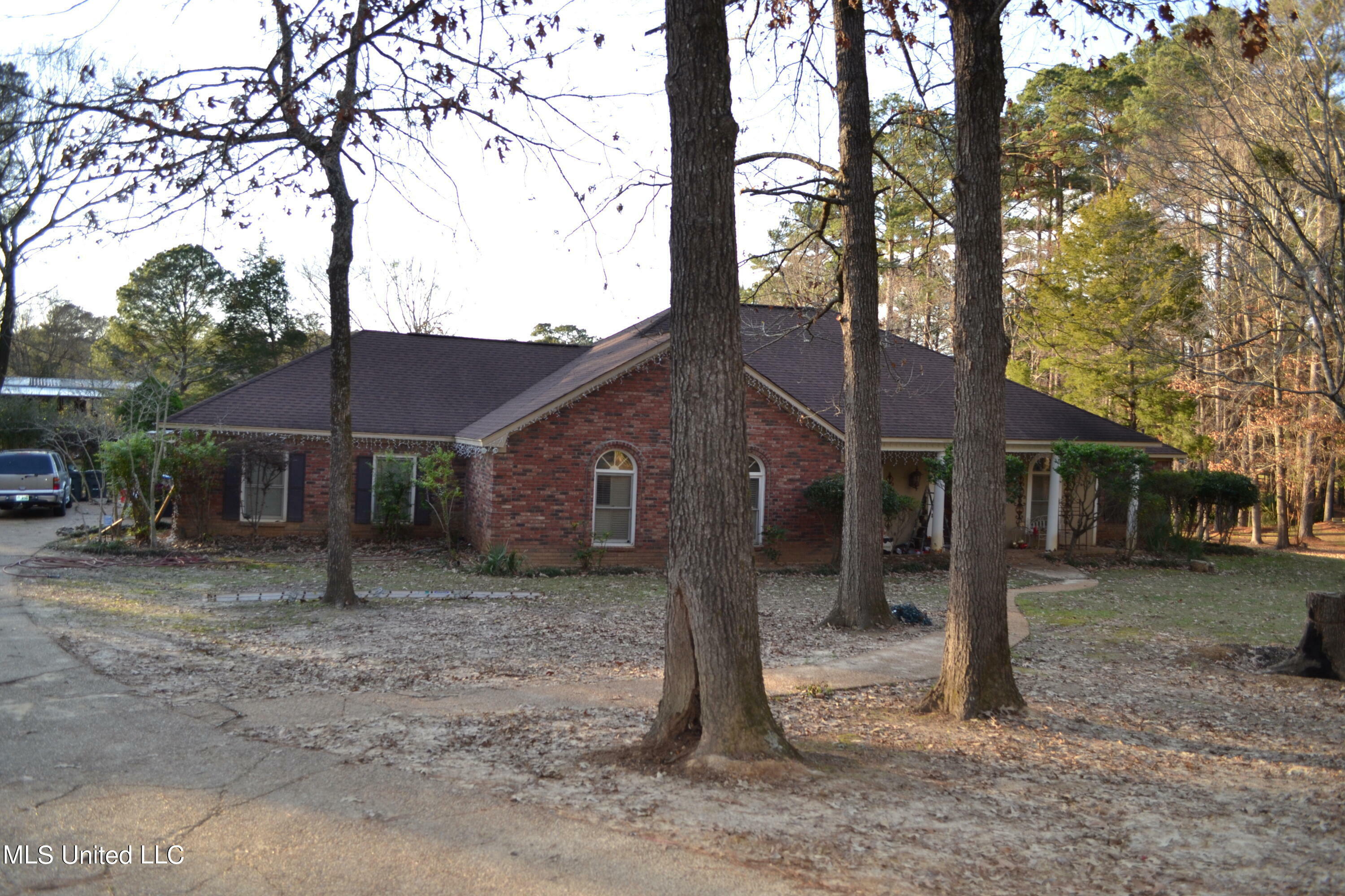 Property Photo:  109 Clarkdell Road  MS 39110 