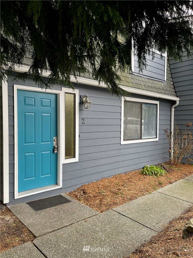 Property Photo:  1421 W Casino Road A-2  WA 98204 