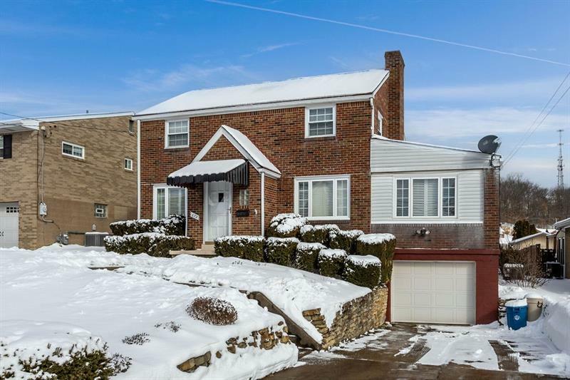 Property Photo:  672 Prestley St  PA 15106 