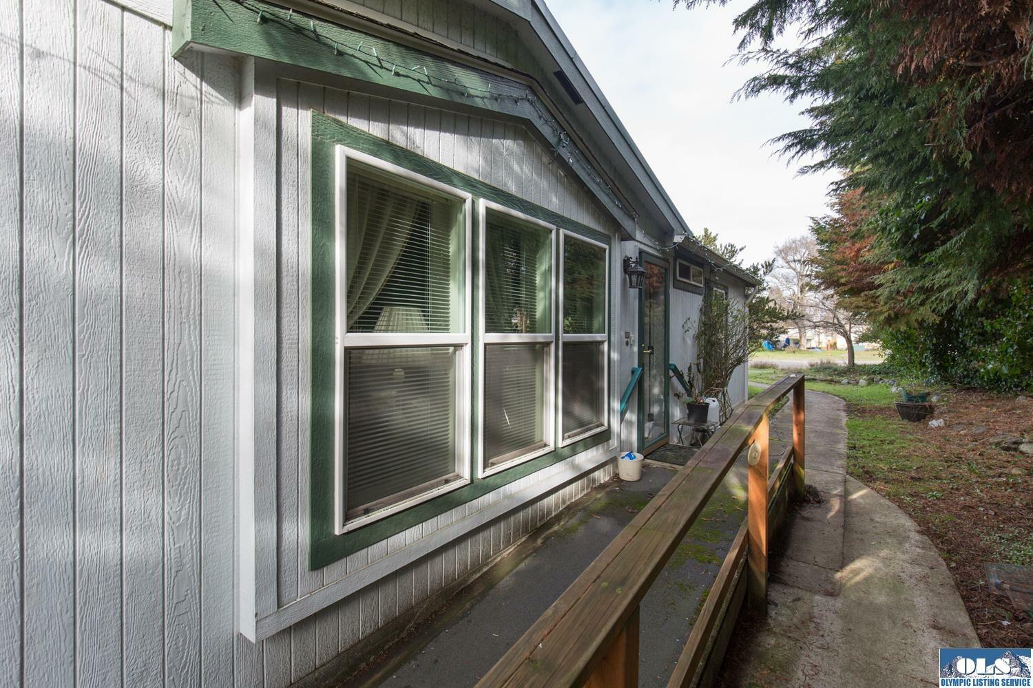 Property Photo: 1114 E 4th St WA 98362