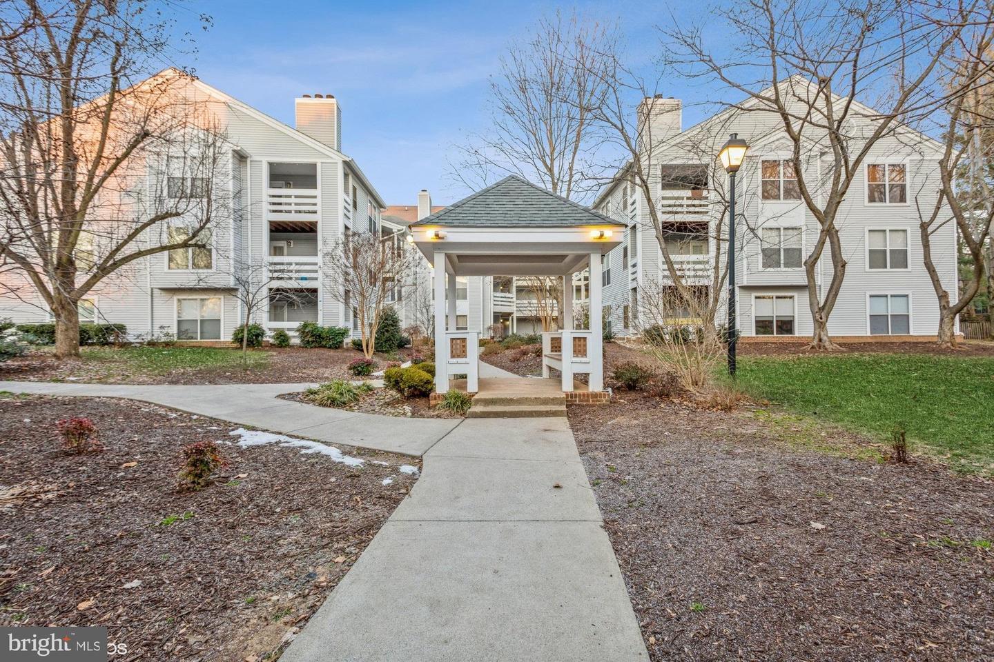 Property Photo: 10302 Appalachian Circle 8-105 VA 22124