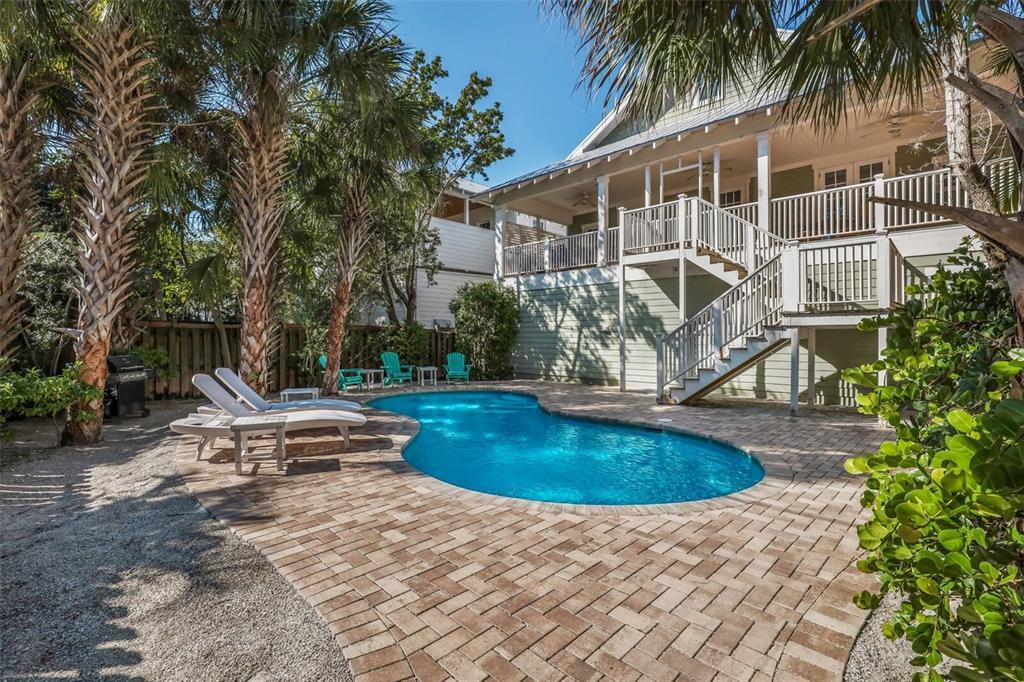 Property Photo: 315 Pine Avenue R FL 34216