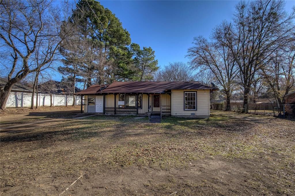 Property Photo:  1506 Mockingbird Lane  TX 75482 