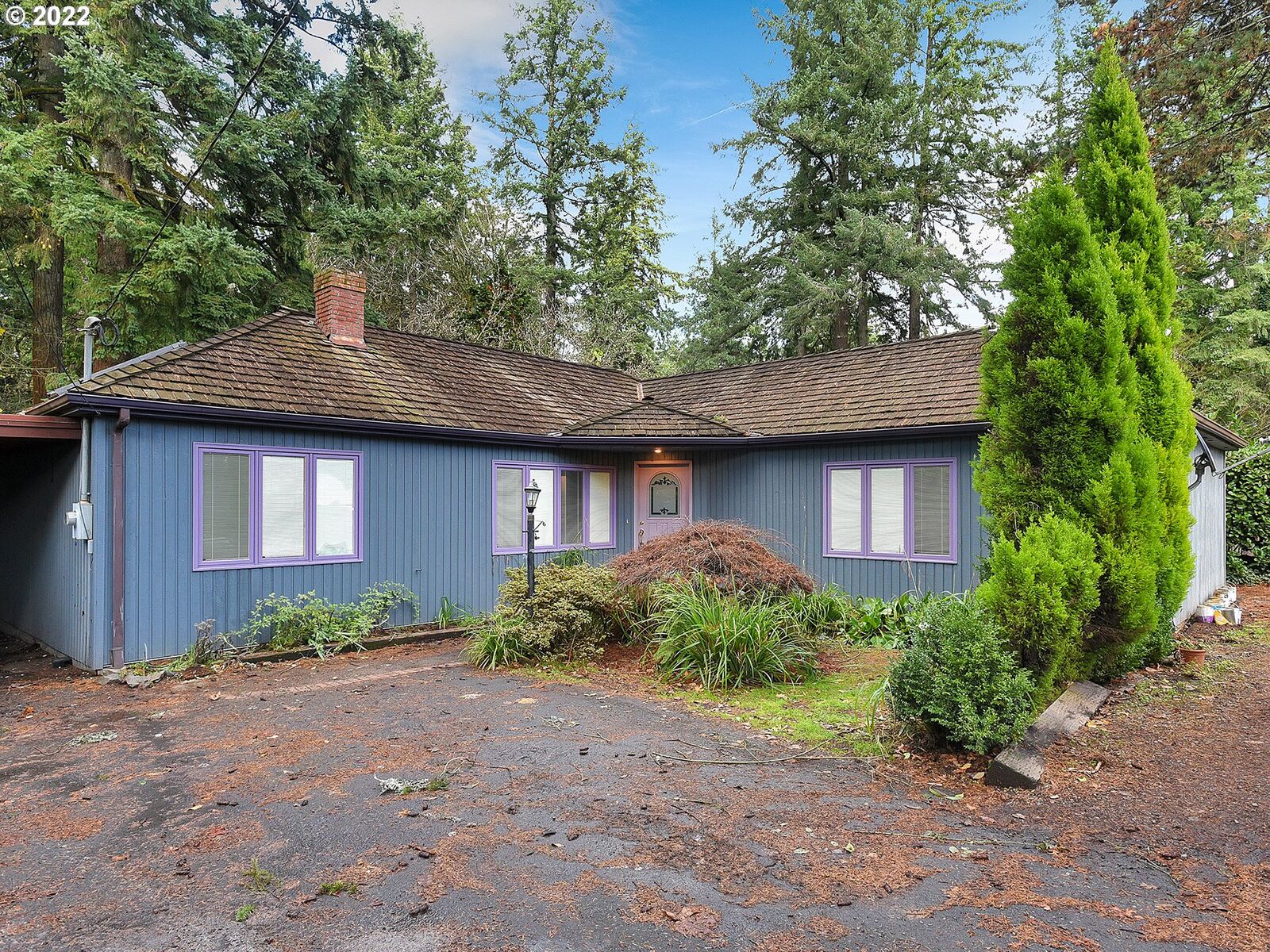 Property Photo: 871 Country Club Rd OR 97034