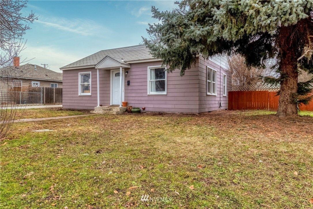 Property Photo:  1215 Modoc Street  WA 99362 