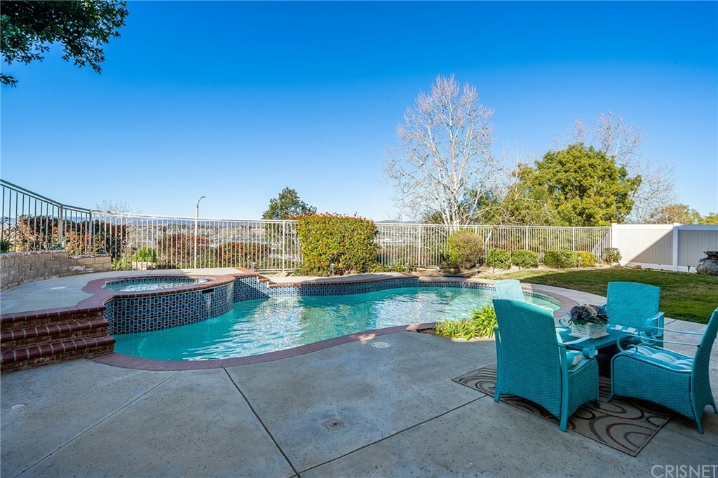 Property Photo:  19719 Skyview Court  CA 91351 