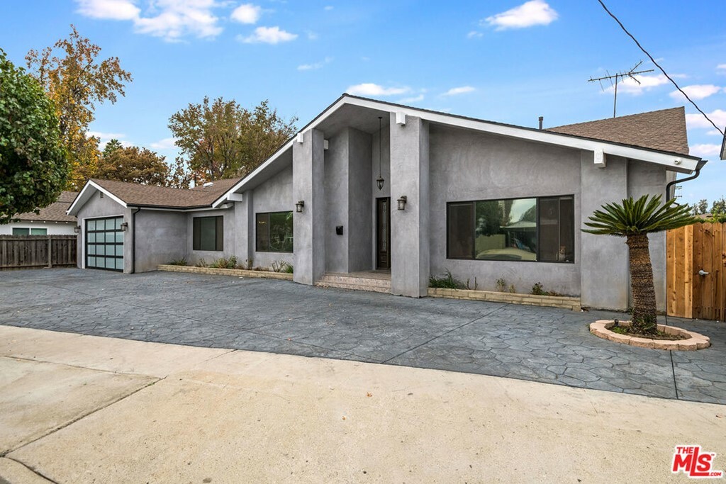 Property Photo: 5455 Longridge Avenue CA 91401