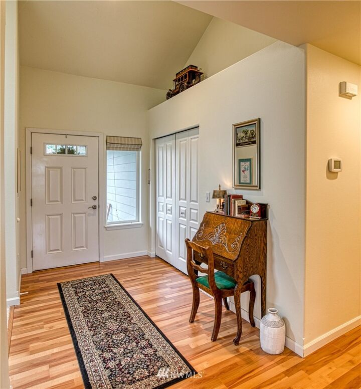 Property Photo:  909 Caldwell Court  WA 98563 