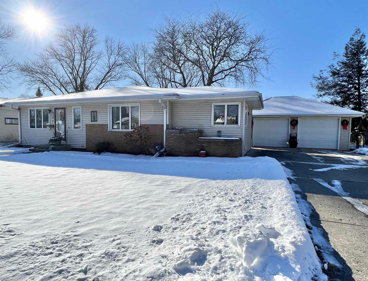 Property Photo: 1722 Mary St WI 53511