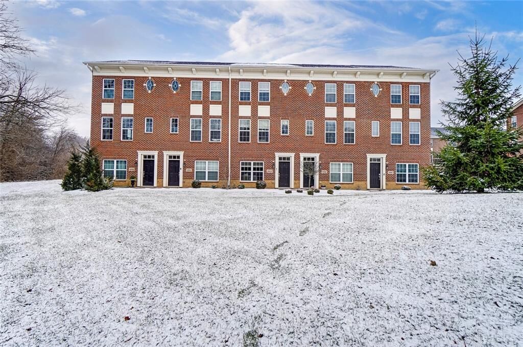 Property Photo:  1001 Parklake Row  OH 45066