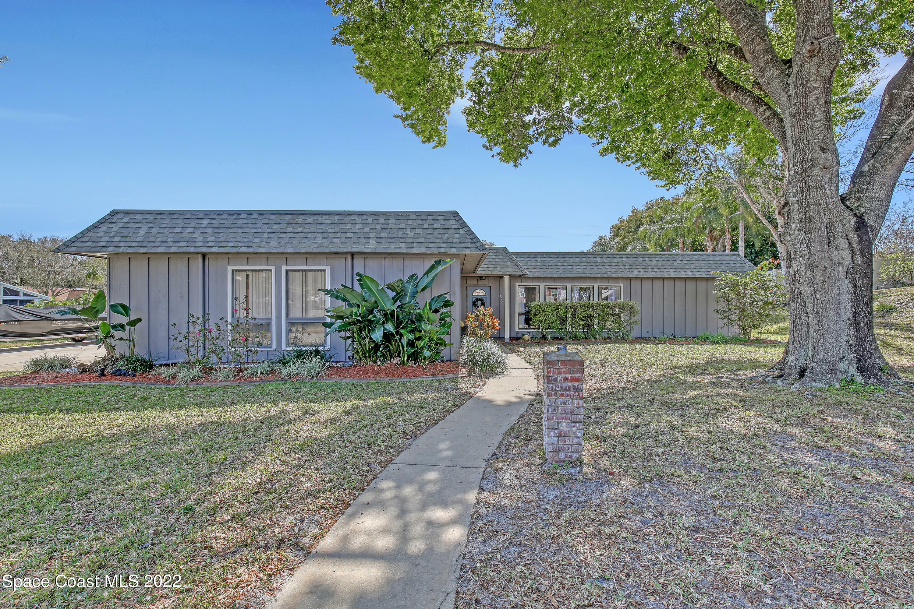 Property Photo: 3665 Miriam Drive FL 32796