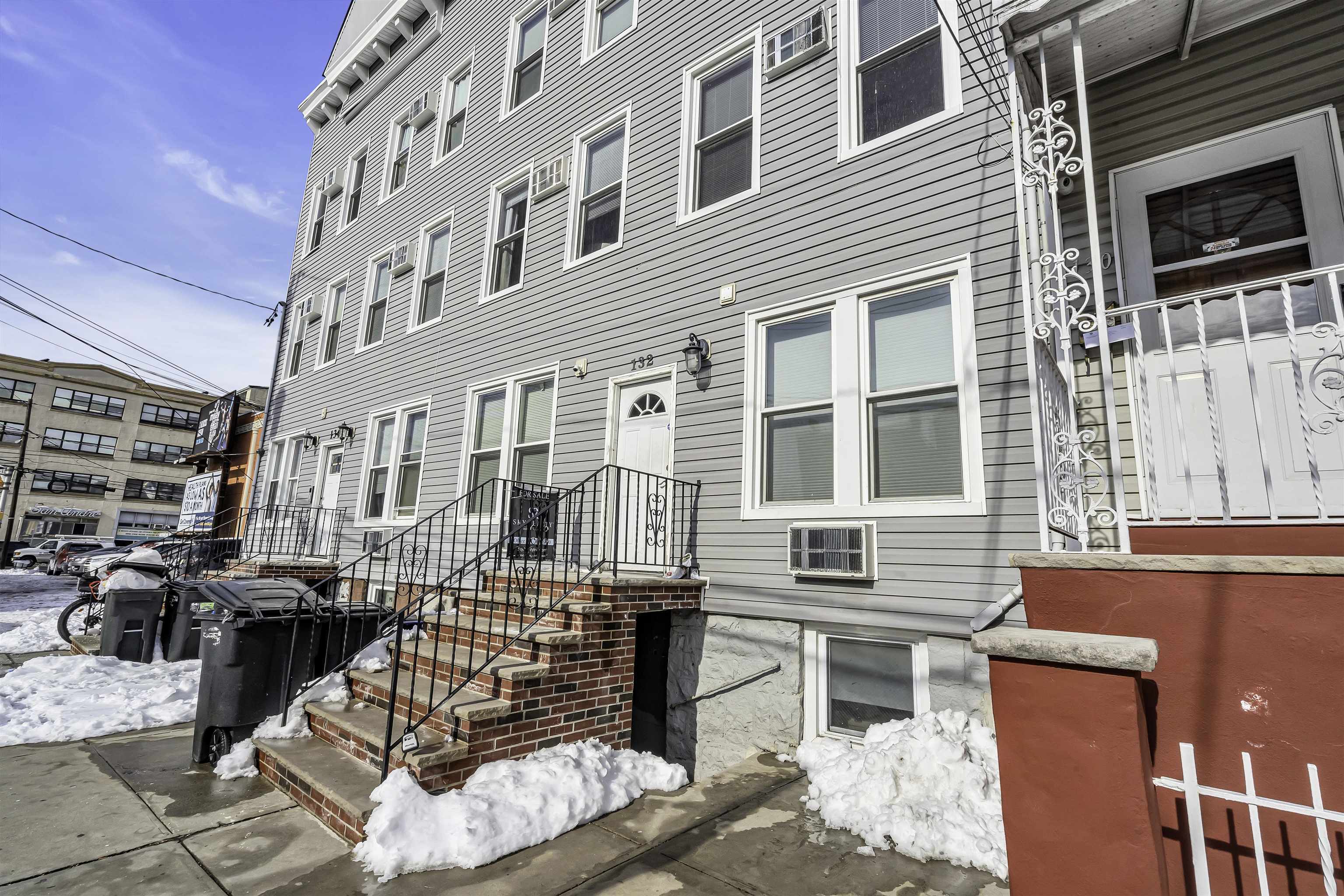 Property Photo:  132 Lincoln St 6  NJ 07307 