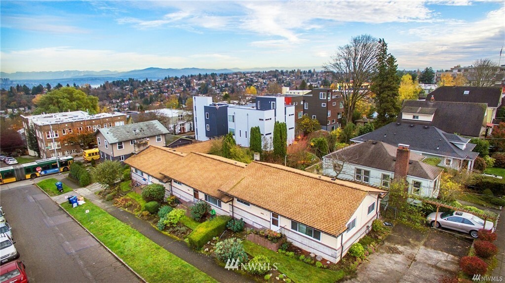 Property Photo:  2209 E Thomas Street  WA 98112 