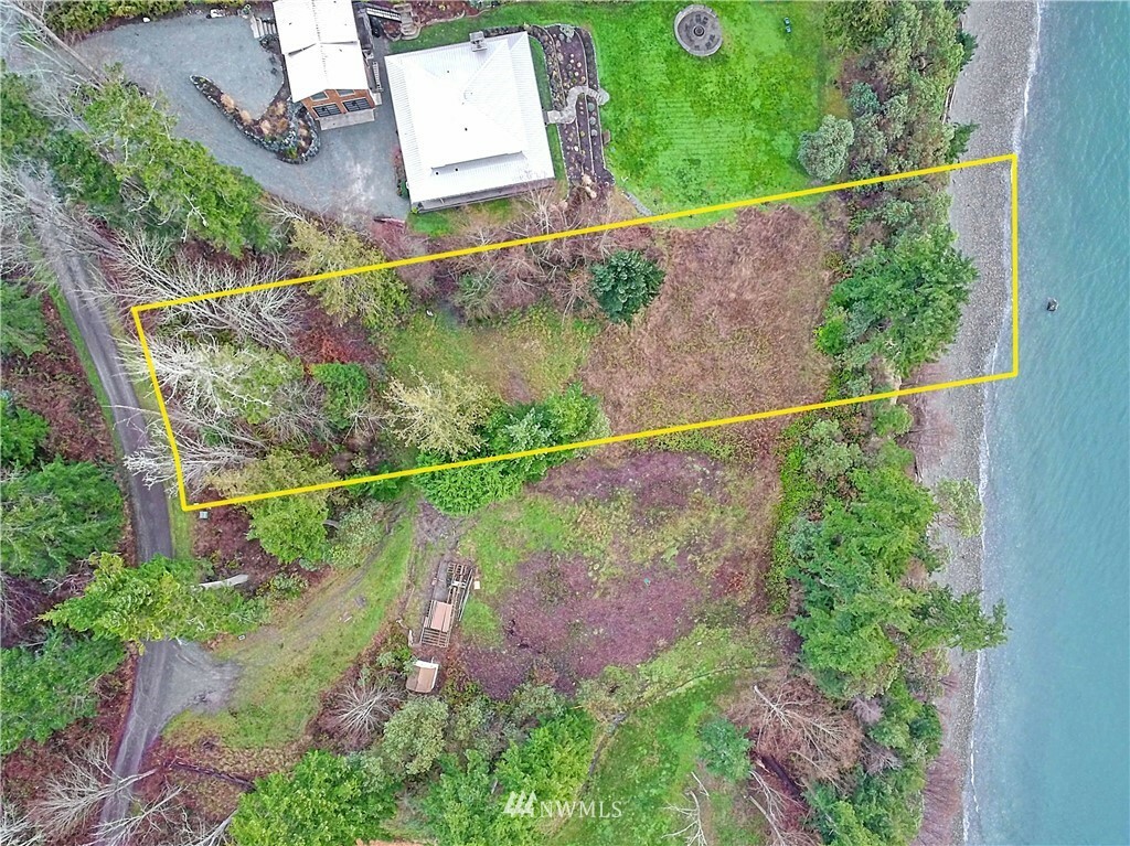 Property Photo: 2134 Gull Way WA 98282