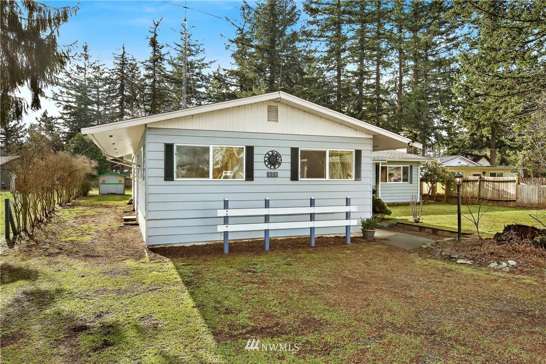 Property Photo:  171 E Pole Road  WA 98264 