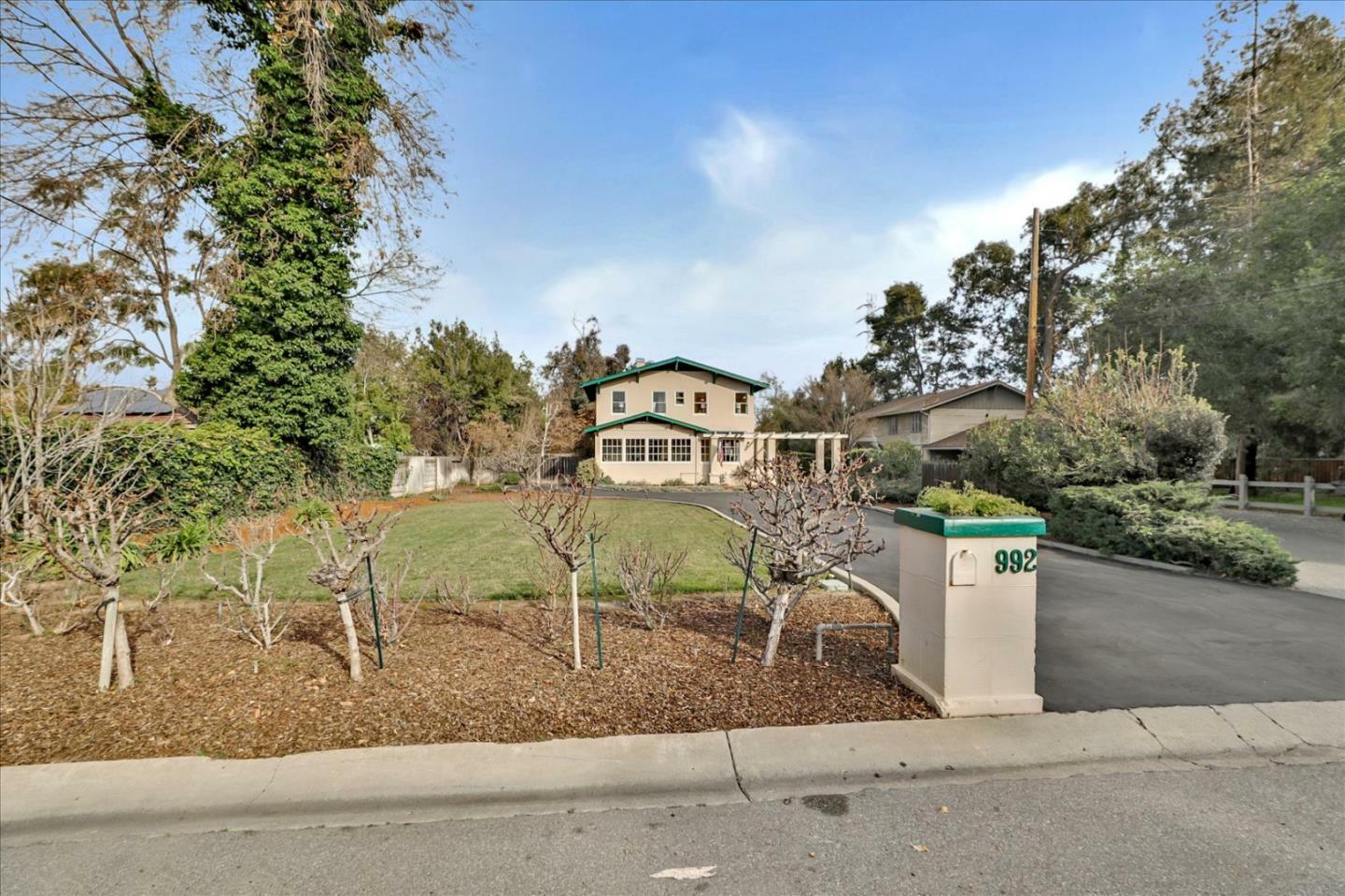 Property Photo:  992 Sleeper Avenue  CA 94040 