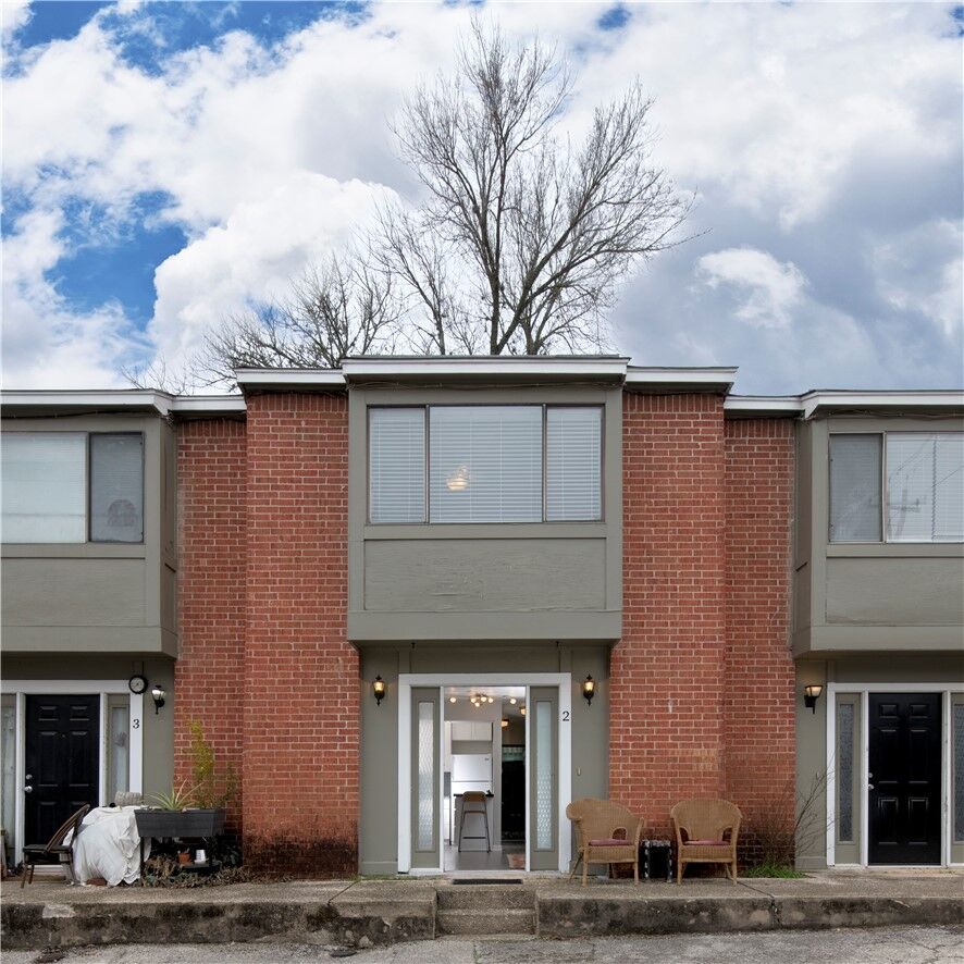 Property Photo:  1221 W Hopkins Street 2  TX 78666 