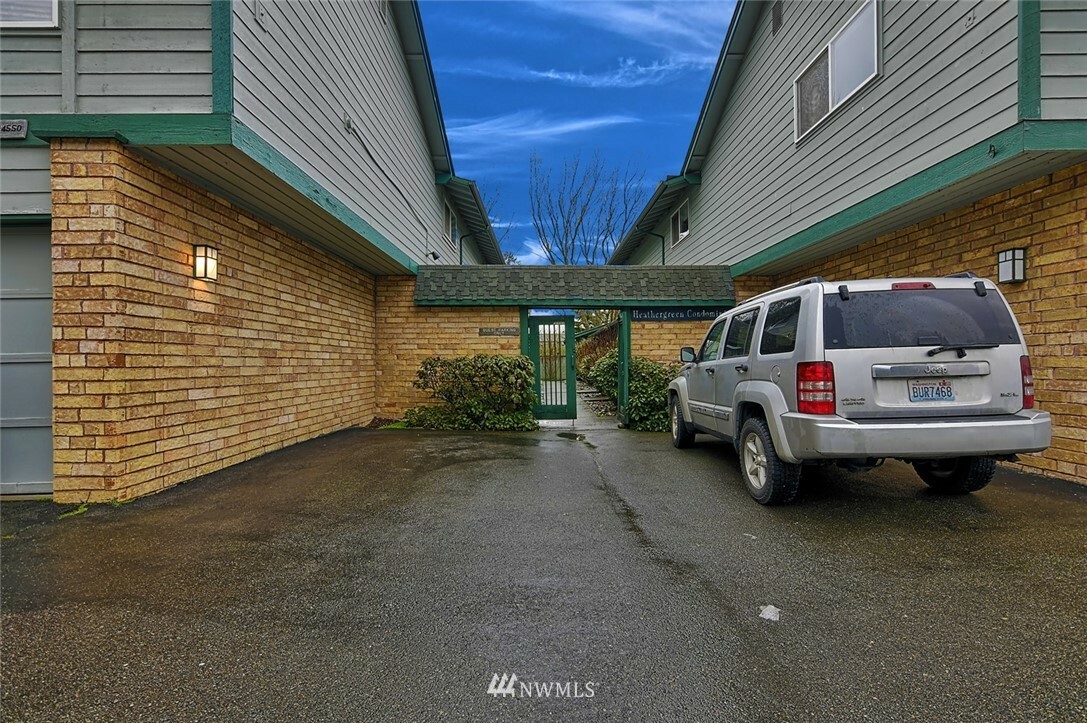 Property Photo:  14542 30th Avenue NE 10  WA 98155 