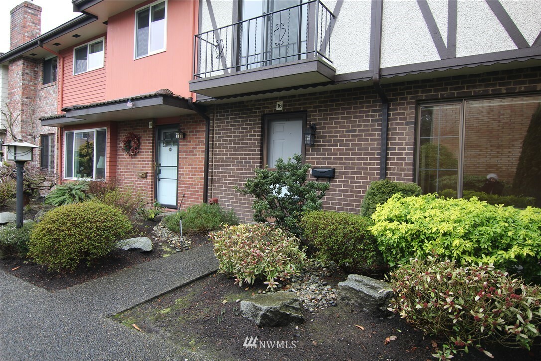 Property Photo:  1525 NW 195th Street 16  WA 98177 