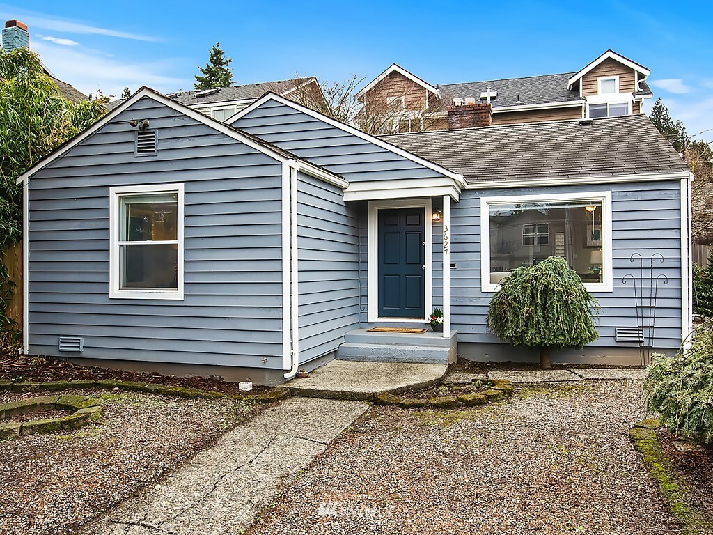 Property Photo:  3627 22nd Avenue W  WA 98199 