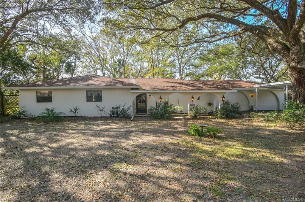 Property Photo:  202 N Country Club Drive  FL 34429 