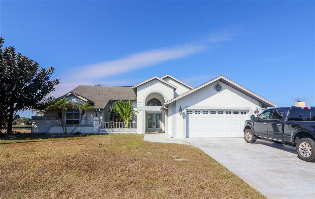 Property Photo:  854 Ellicott Circle NW  FL 33952 