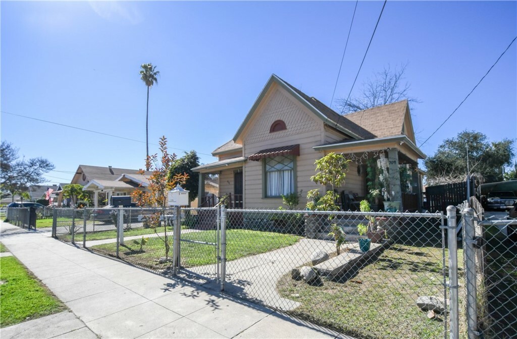 Property Photo:  707 Wisconsin Street  CA 91768 