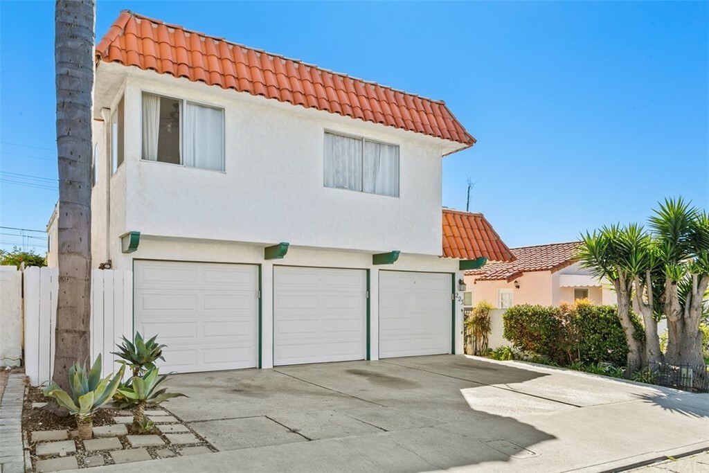 Property Photo:  223 Avenida Victoria  CA 92672 