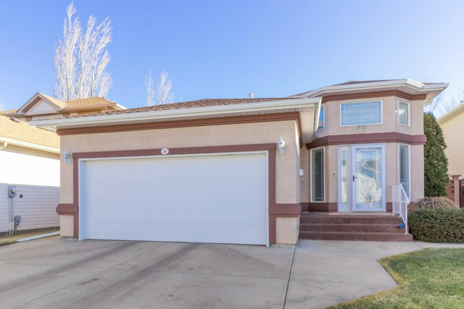 Property Photo: 15 Fairmont Garden Road S AB T1K 7L2