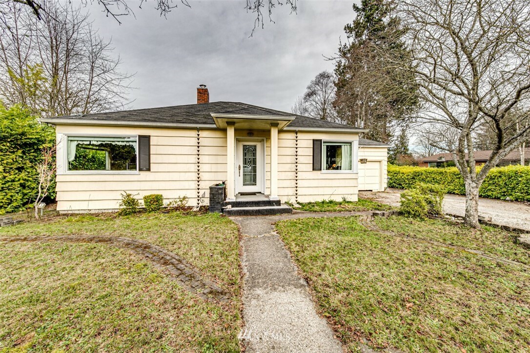 Property Photo:  1433 E 2nd Street  WA 98362 