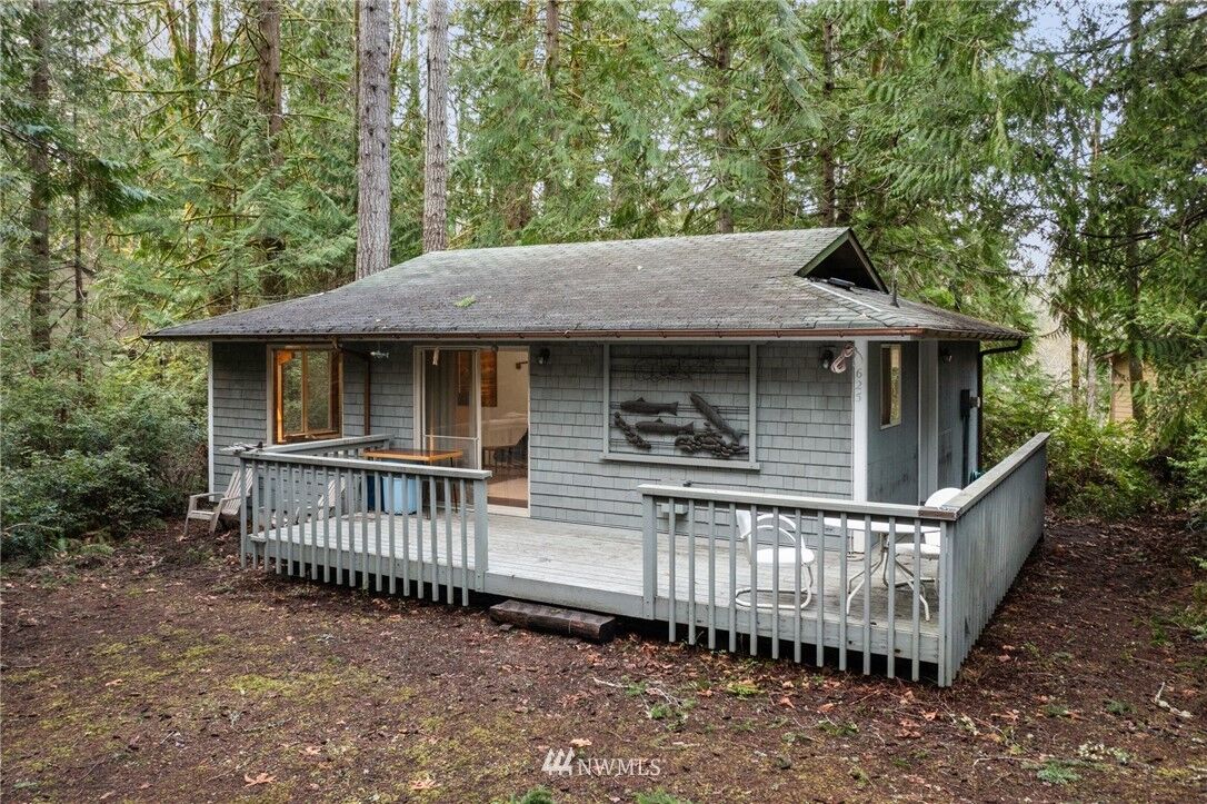 Property Photo: 625 E Pointes Drive W WA 98584